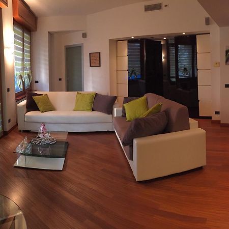 Giulia Luxury Apartment Milán Exterior foto